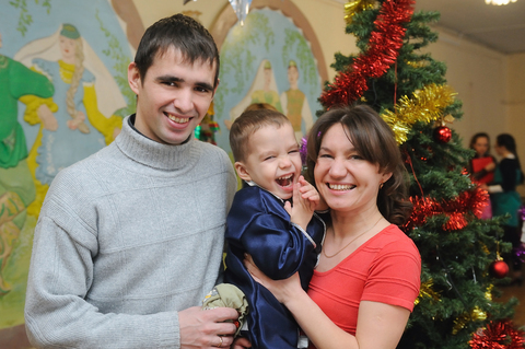 Счастливая семься: папа Денис, сыночек Давид и мама Ольга