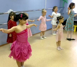 Выступление детей из группы бальных танцев